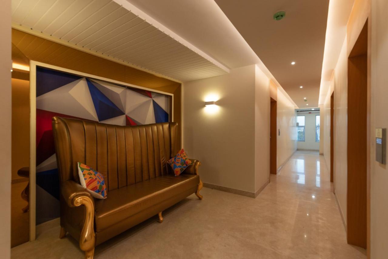 Kvr Capitol Suites วิเจยาวารา ภายนอก รูปภาพ